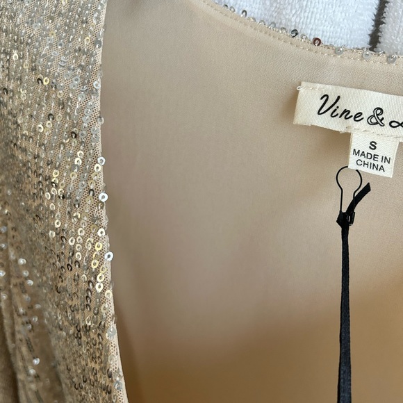 NWT. Vine & Love Champagne Sequin Top. Size Small - Picture 7 of 7